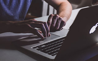 利物浦2-0完胜布莱顿！萨拉赫替补送角球助攻！绕场暂别搁置争议